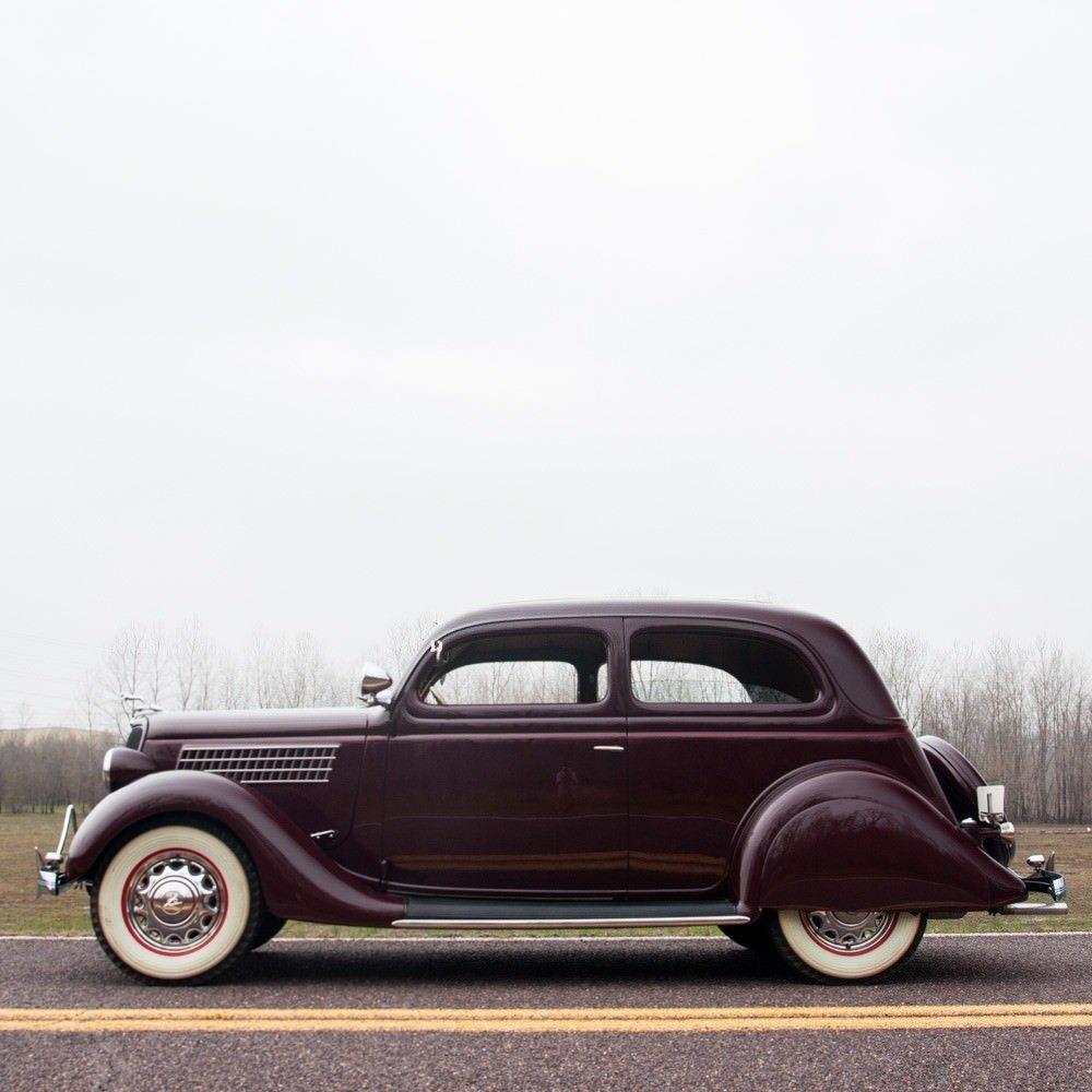 1935 Ford Tudor Deluxe