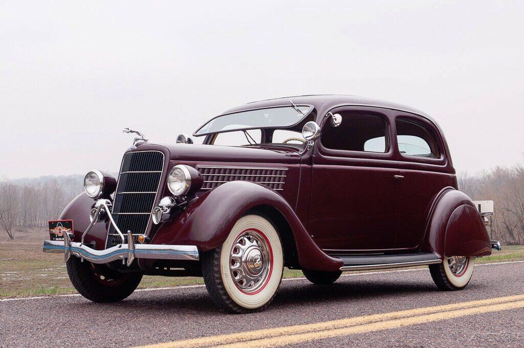 1935 Ford Model 48 Deluxe Tudor