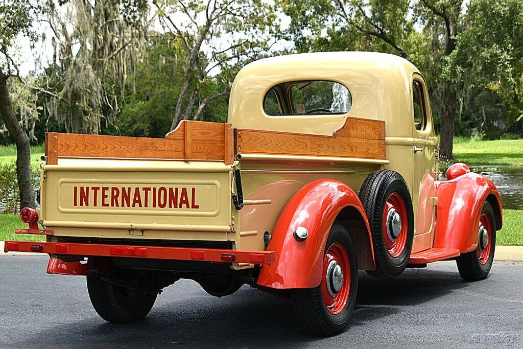 1939 International Harvester D2