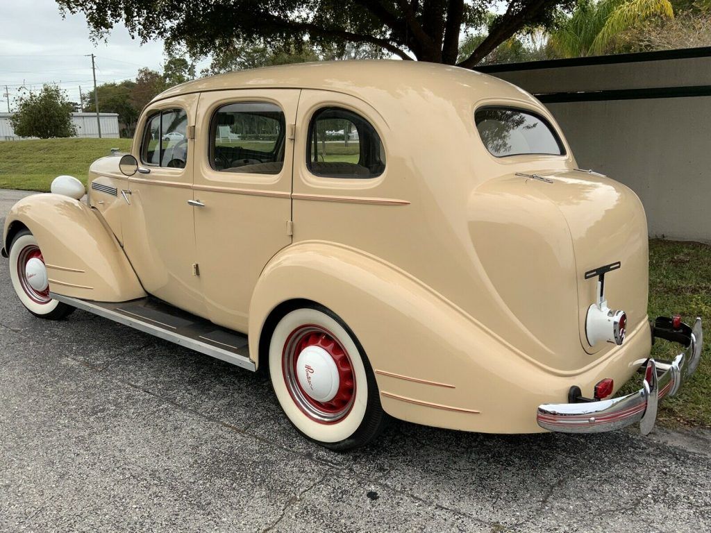 1935 Pontiac Sedan