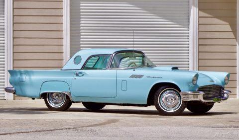 1957 Ford Thunderbird na prodej