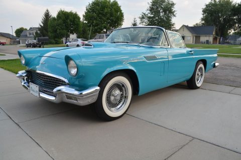 1957 Ford Thunderbird na prodej