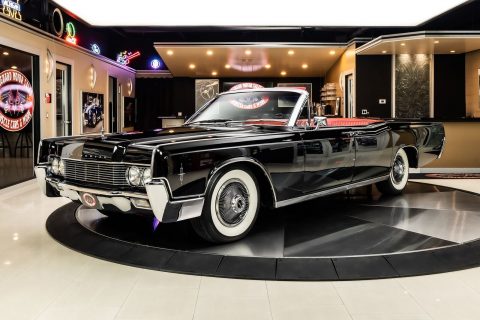 1966 Lincoln Continental Convertible na prodej