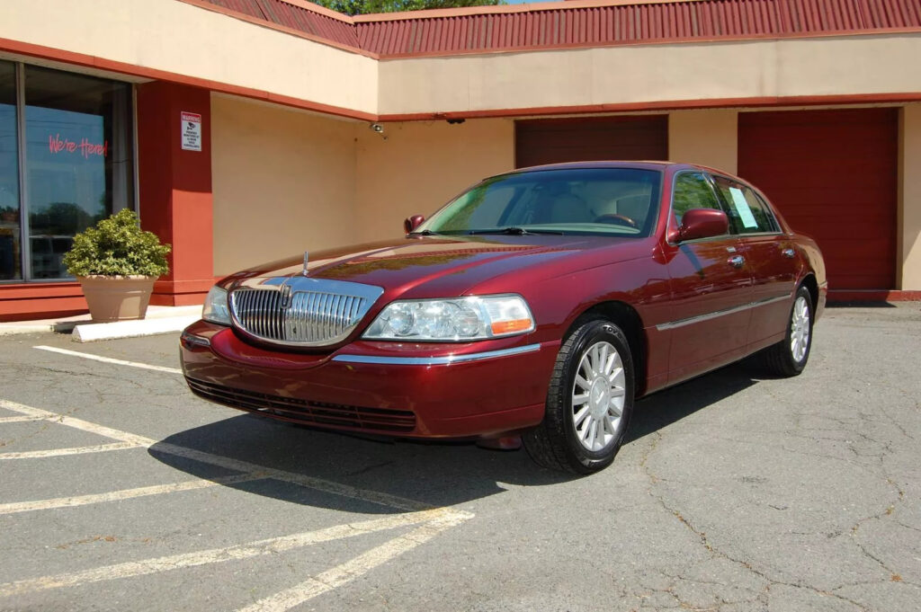 2003 Lincoln Town Car