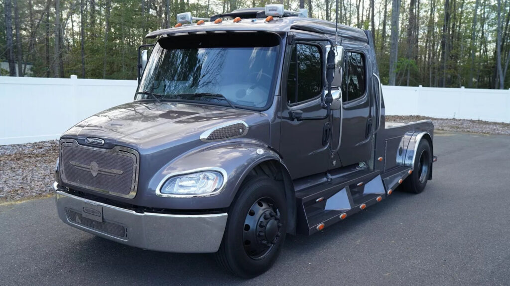 2006 Freightliner M2