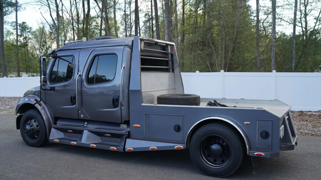 2006 Freightliner M2