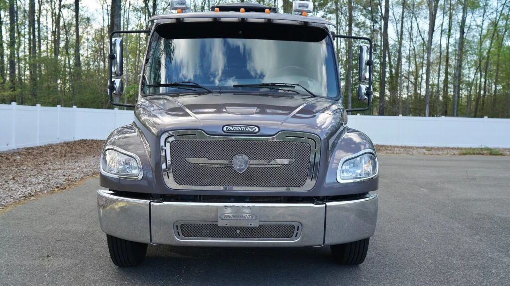 2006 Freightliner M2