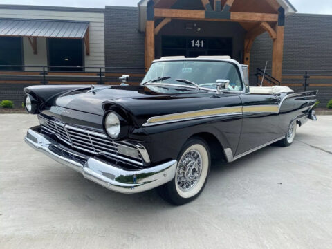 1957 Ford Fairlane Sunliner na prodej