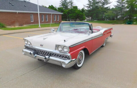 1959 Ford Skyliner na prodej