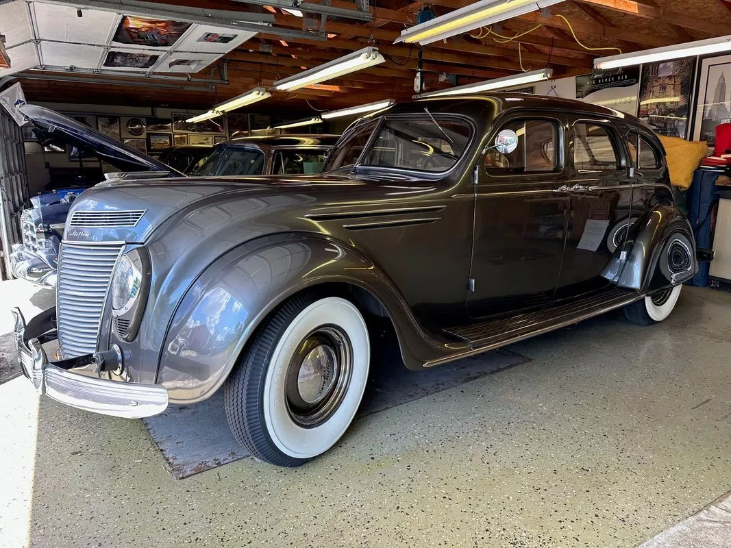 1937 Chrysler Airflow na prodej