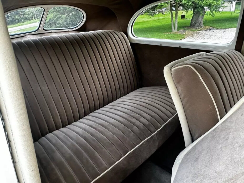 1939 Ford Deluxe Tudor