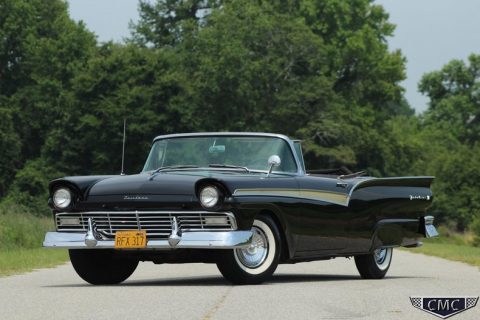 1957 Ford Fairlane Sunliner na prodej