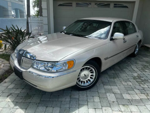 2001 Lincoln Town Car na prodej