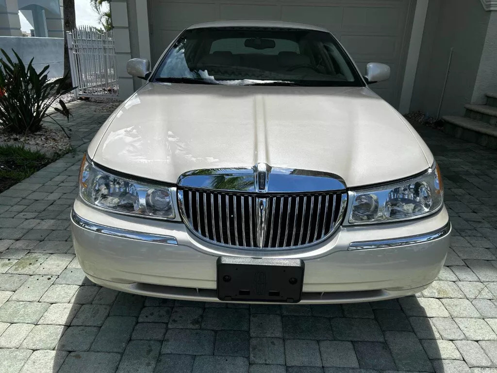 2001 Lincoln Town Car