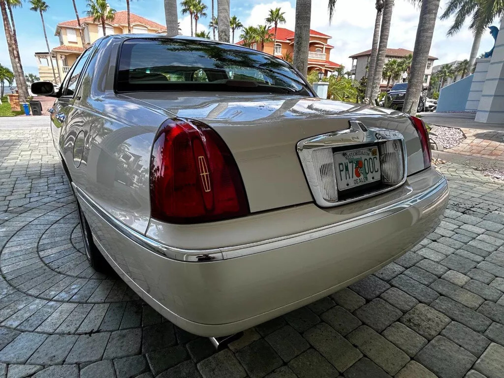 2001 Lincoln Town Car