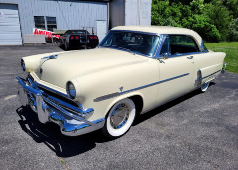 1953 Ford Crestline na prodej
