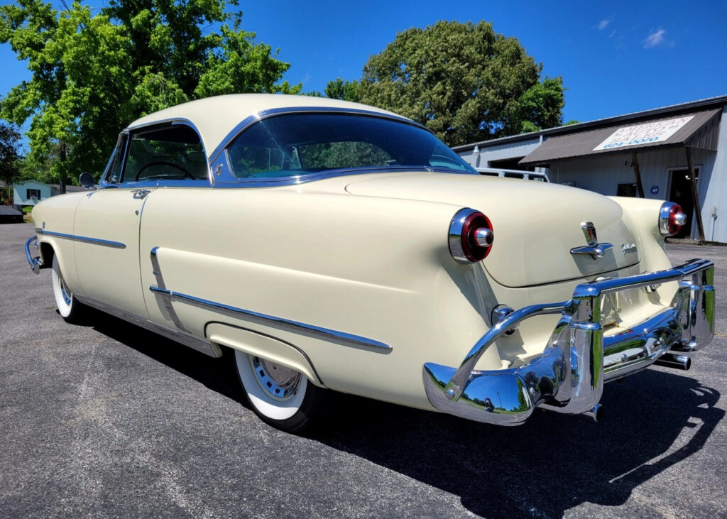 1953 Ford Crestline