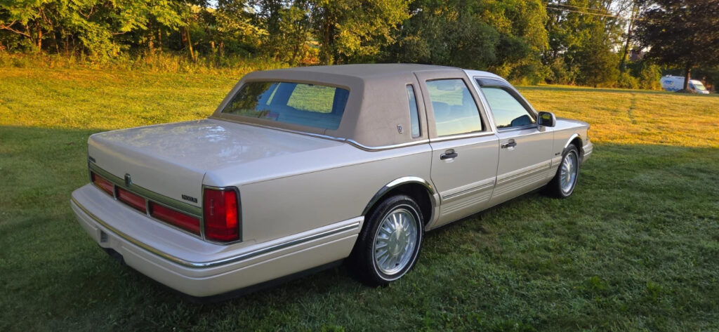 1997 Lincoln Town Car