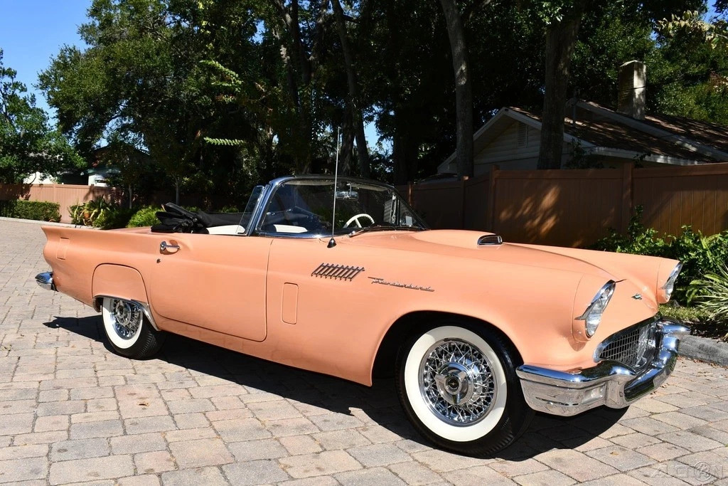 1957 Ford Thunderbird