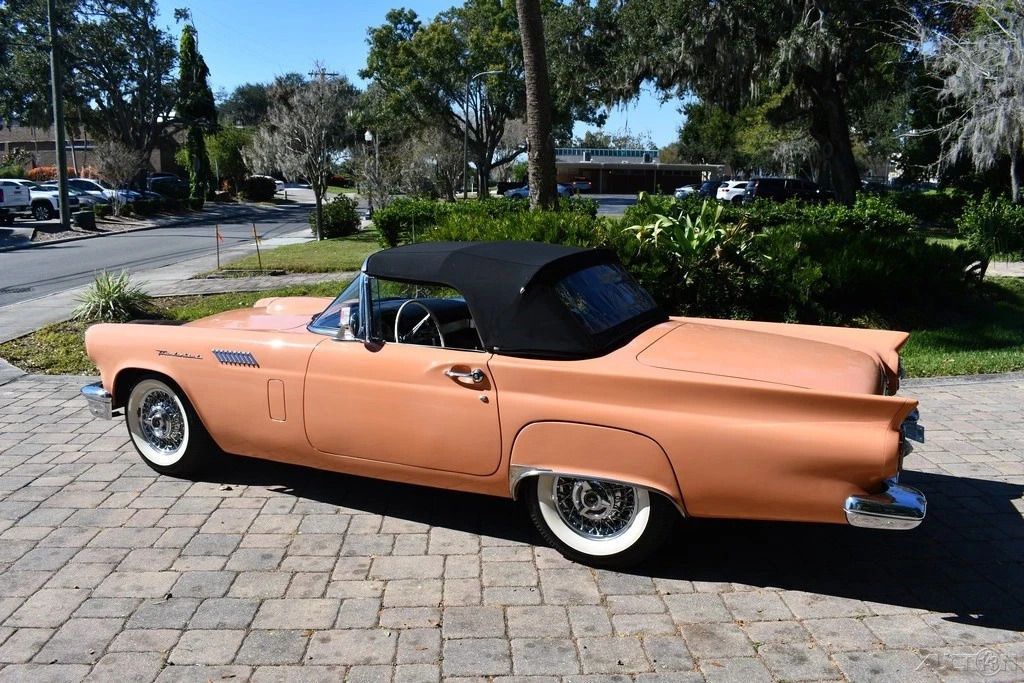1957 Ford Thunderbird