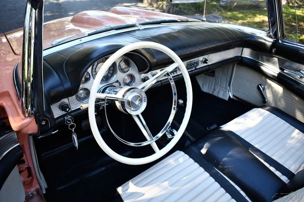 1957 Ford Thunderbird