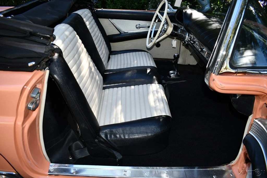 1957 Ford Thunderbird