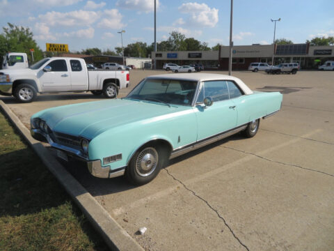 1966 Oldsmobile Ninety-Eight na prodej